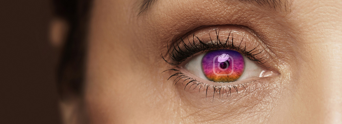 Close-up de Ojo Humano con Logo y Colores de Instagram Reflejados en Iris