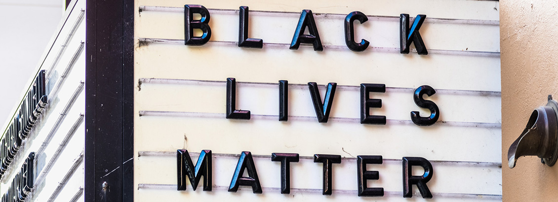 Palabras de Etiqueta Black Lives Matter en Banner de Cine